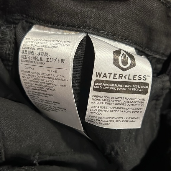 Lightly worn black Levi Strauss & Co Classic Bootcut size 6 jeans - Picture 14 of 15